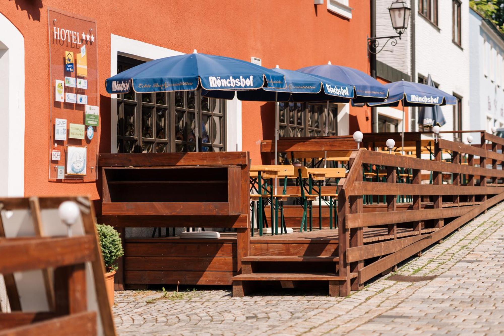 Hotel Weisses Ross Konnersreuth Екстер'єр фото