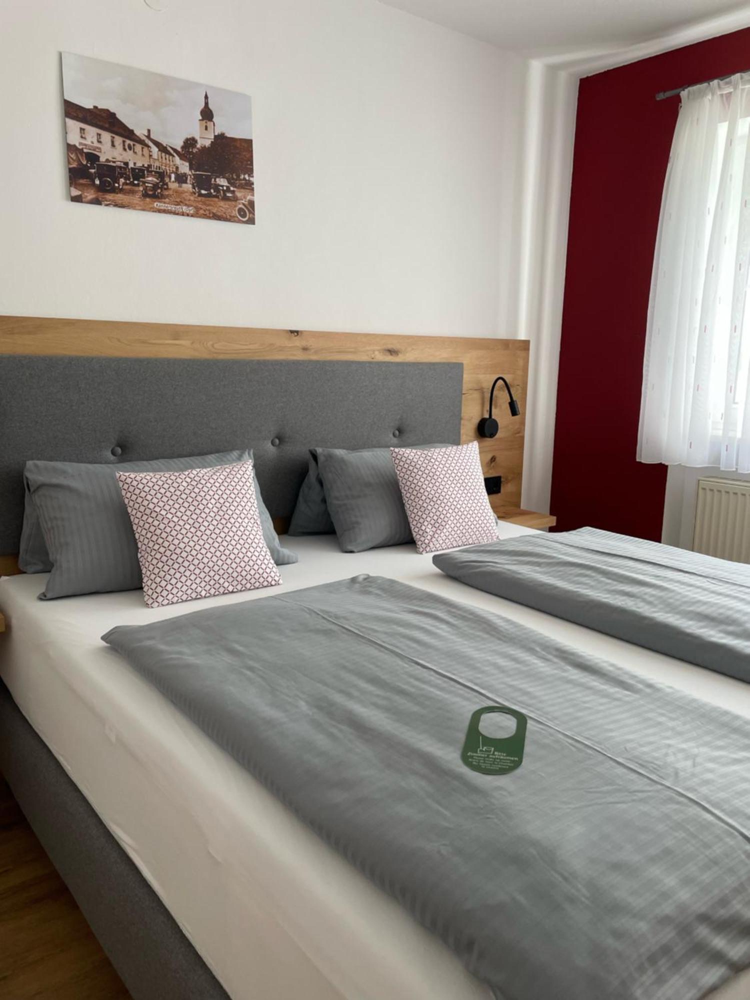 Hotel Weisses Ross Konnersreuth Екстер'єр фото